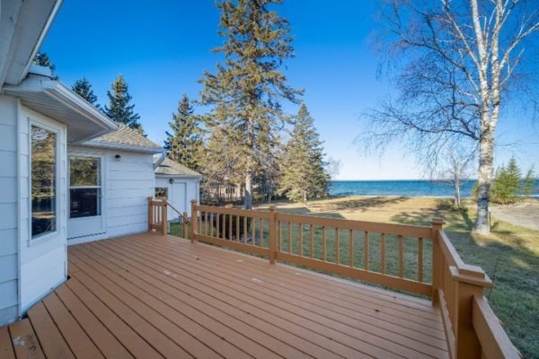 13 Best Mackinac Island Airbnb Options: Price & Amenities